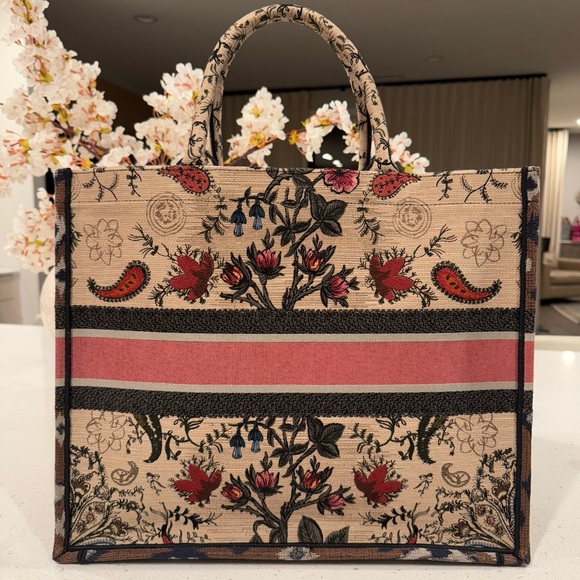 DIOR Large Floral Book Tote - Picture 2 of 10